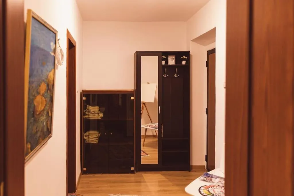 Apartment Art Studio Myslym Shyri Tirana