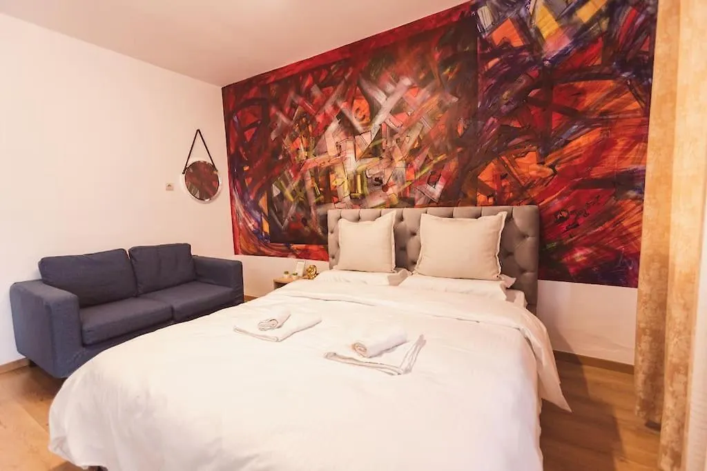 Art Studio Myslym Shyri Tirana 0*,  Albania