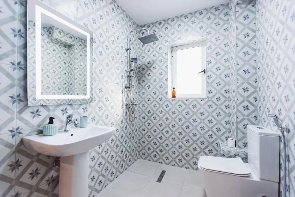 Apartment Art Studio Myslym Shyri Tirana